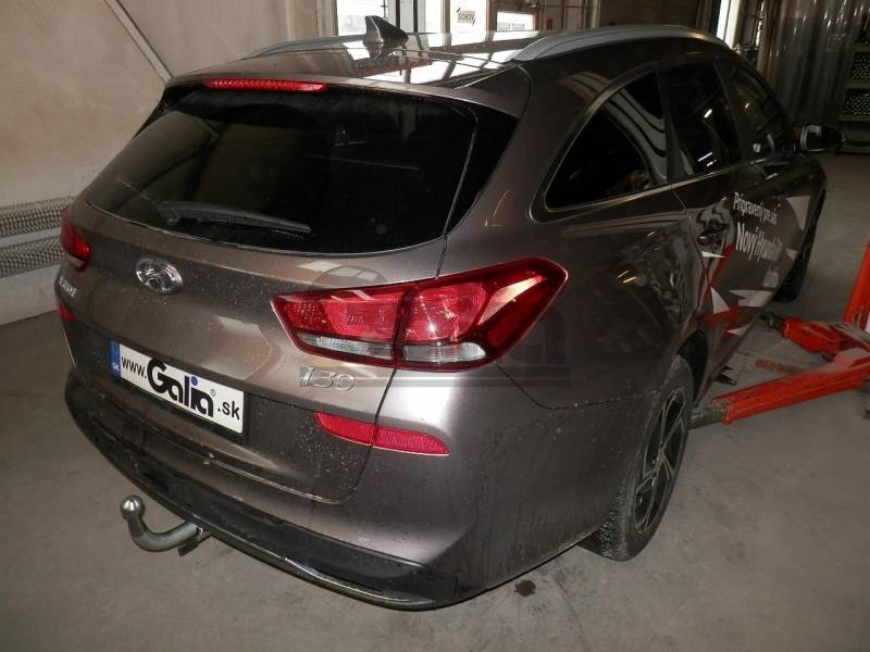 Galia Hyundai i30 kombi 2017 - (1600kg/80kg) vonóhorog 2